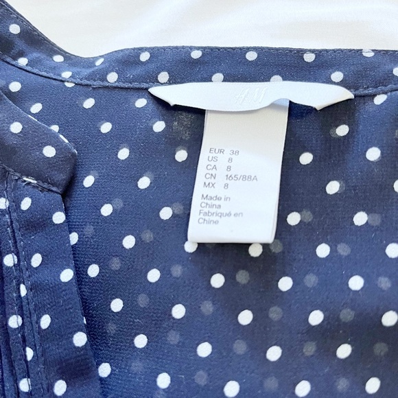 H&M Navy blue V-Neck Pint-Tuck blouse - Picture 4 of 7